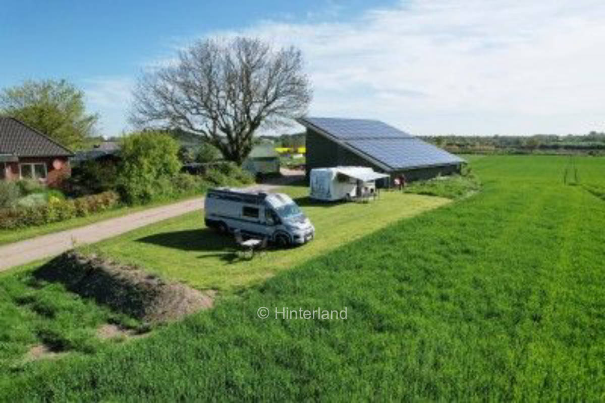 Campingwiese am Feldrand unweit der Ostsee