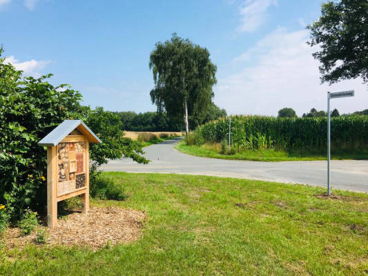 Parking spot near Schloss Surenburg. (Campspace 4310)