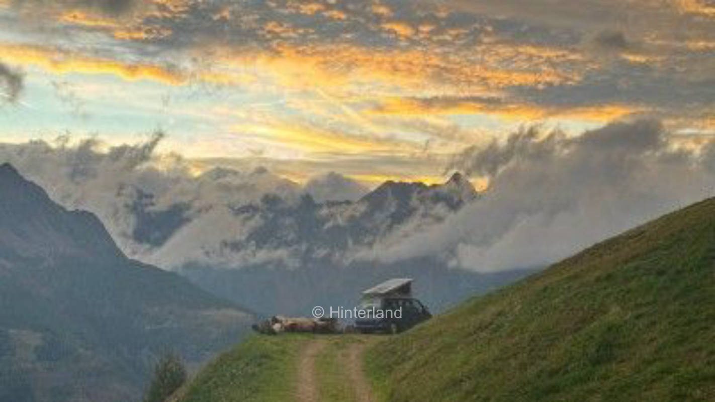 Alpencamping im Angesicht Herrlicher Bergwelt.