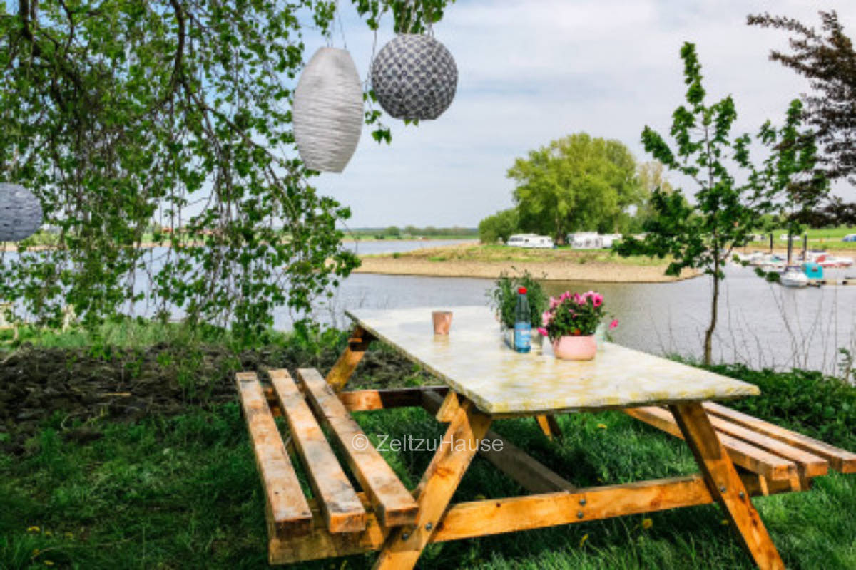 Campingplatz an der Elbe bei Hamburg
