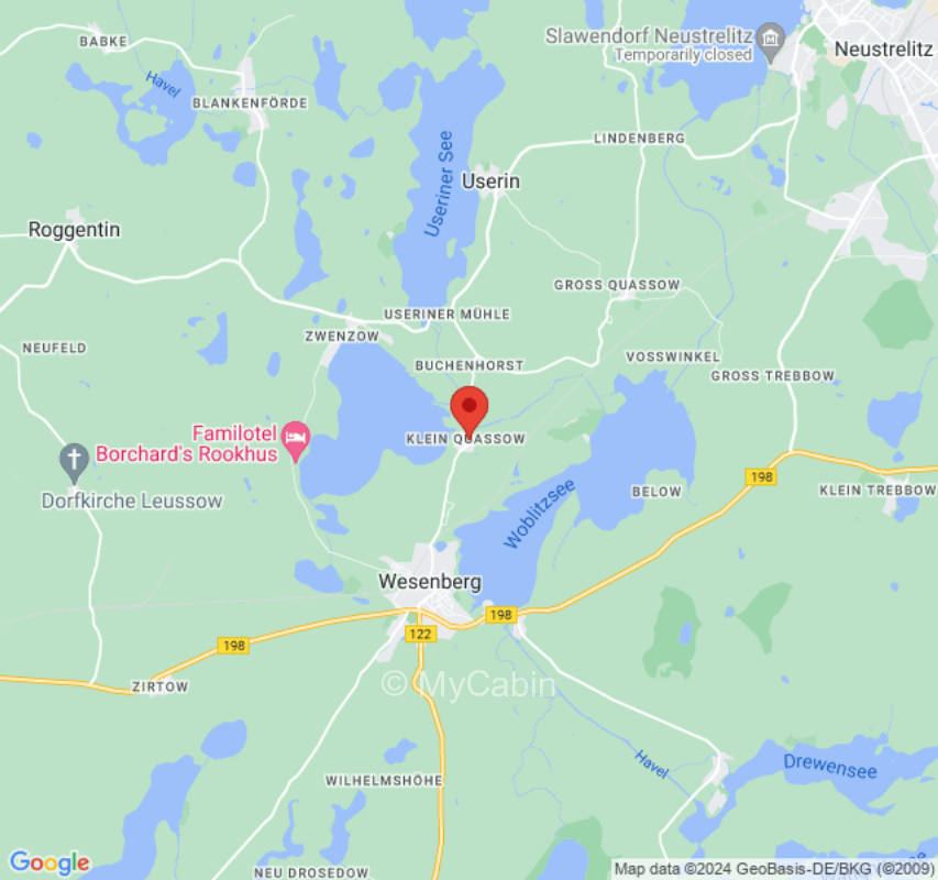 Gemütliche Wiese mit altem Baumbestand