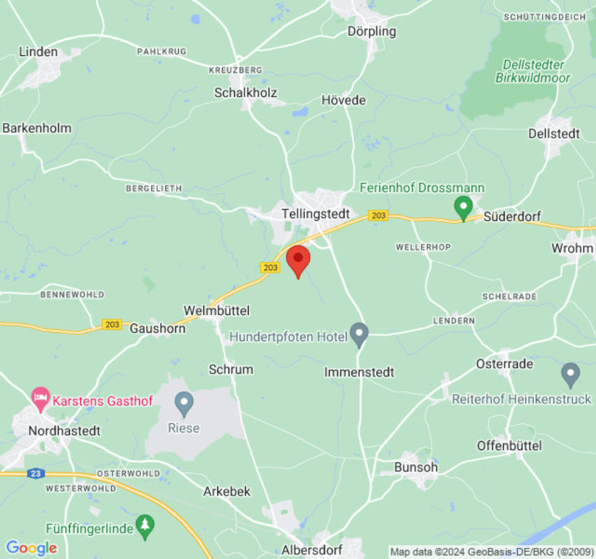 Einsamer Resthof im Grünen