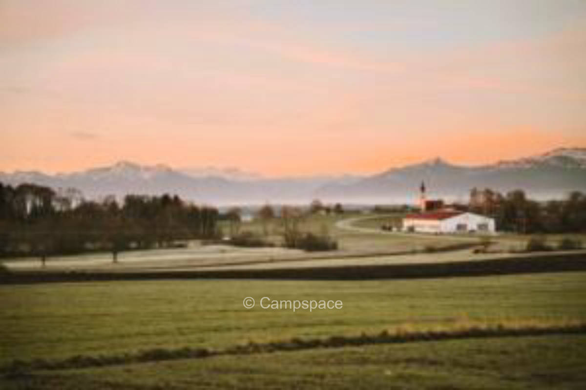 Bauernhofcamping mit Bergpanorama nahe des Chiemsee