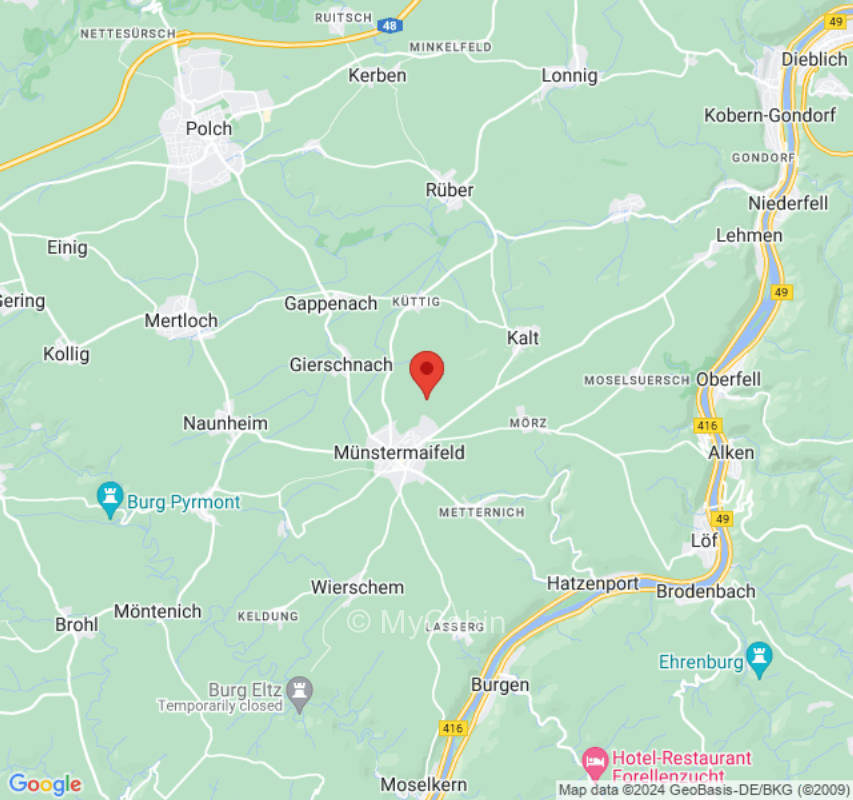 Ruhige Wiese im Grünen mit Fernblick