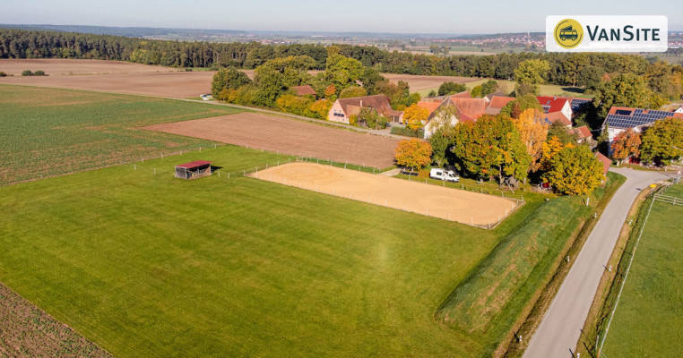 idyllic (children's) paradise 🌳🌻🐴🐔🥰