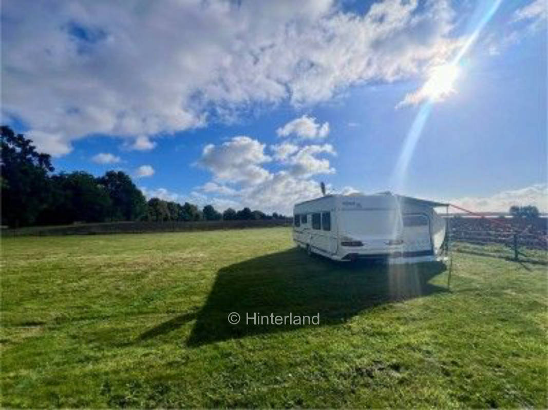 Ruhige private eingezäunte Camper-Wiese auf Rügen