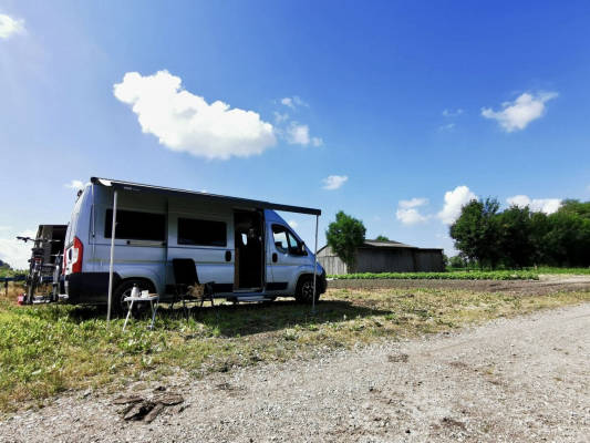 Wohnwagen & Wohnmobilstellplatz in Oberding