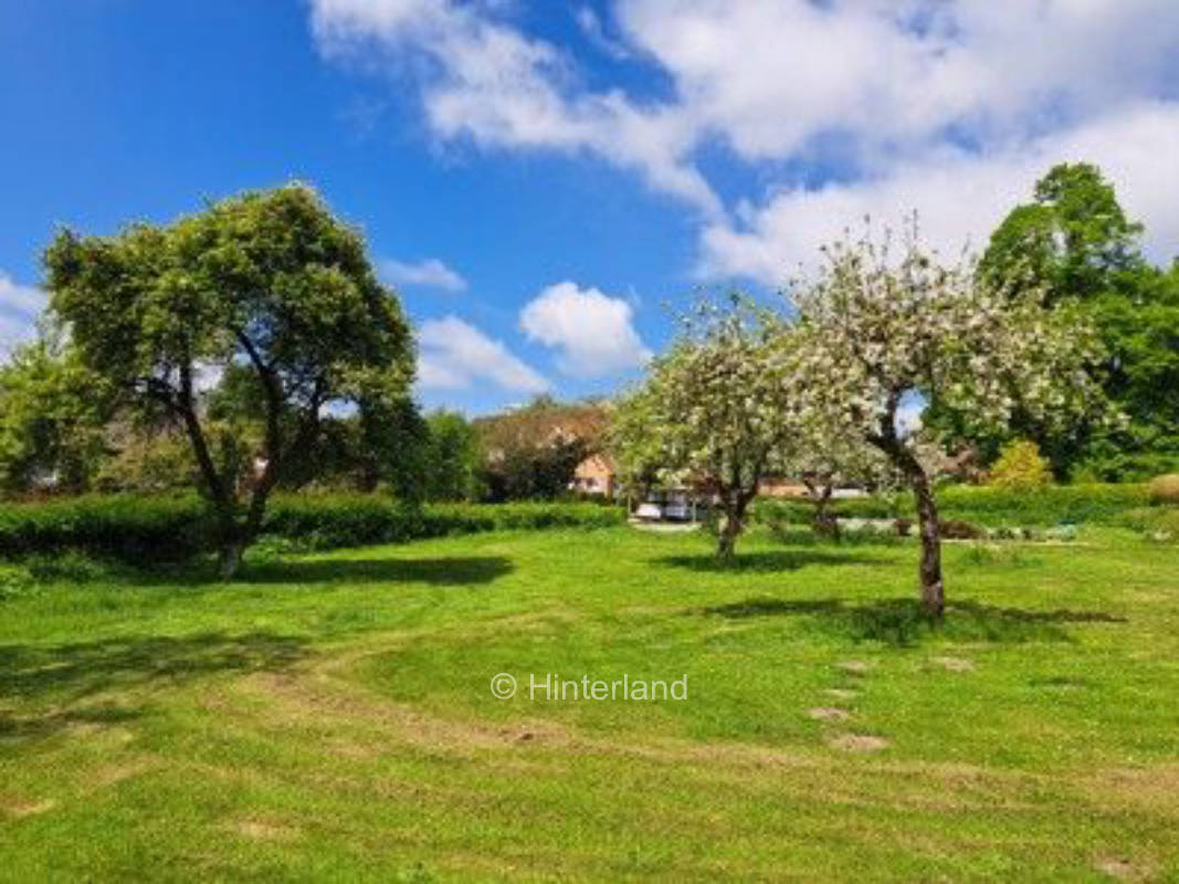 Auszeit im Bauerngarten vor der Lübecker Bucht 