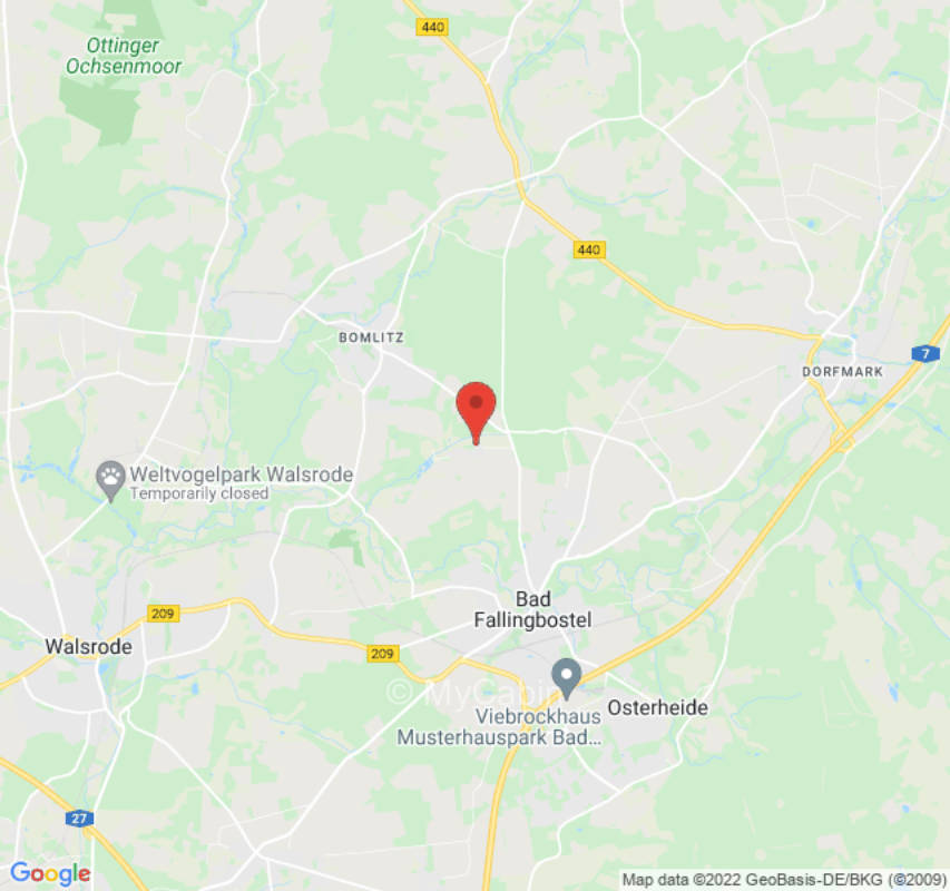 Naturverbundener Platz in Alleinlage unter Bäumen