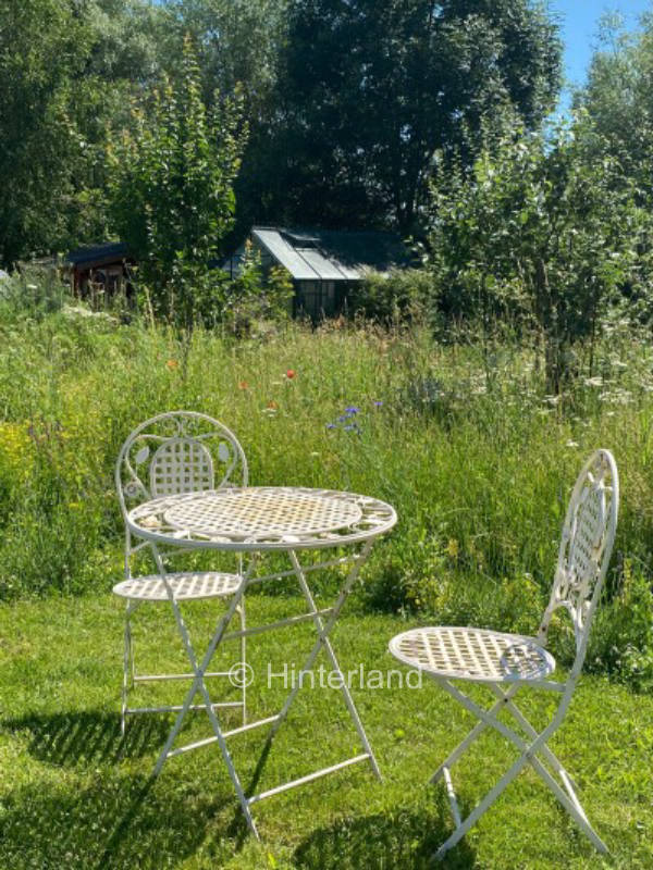 Stellplatz auf einer schönen Wiese