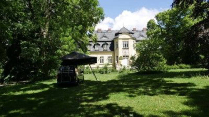 Unter Sternen im Gutshausgarten