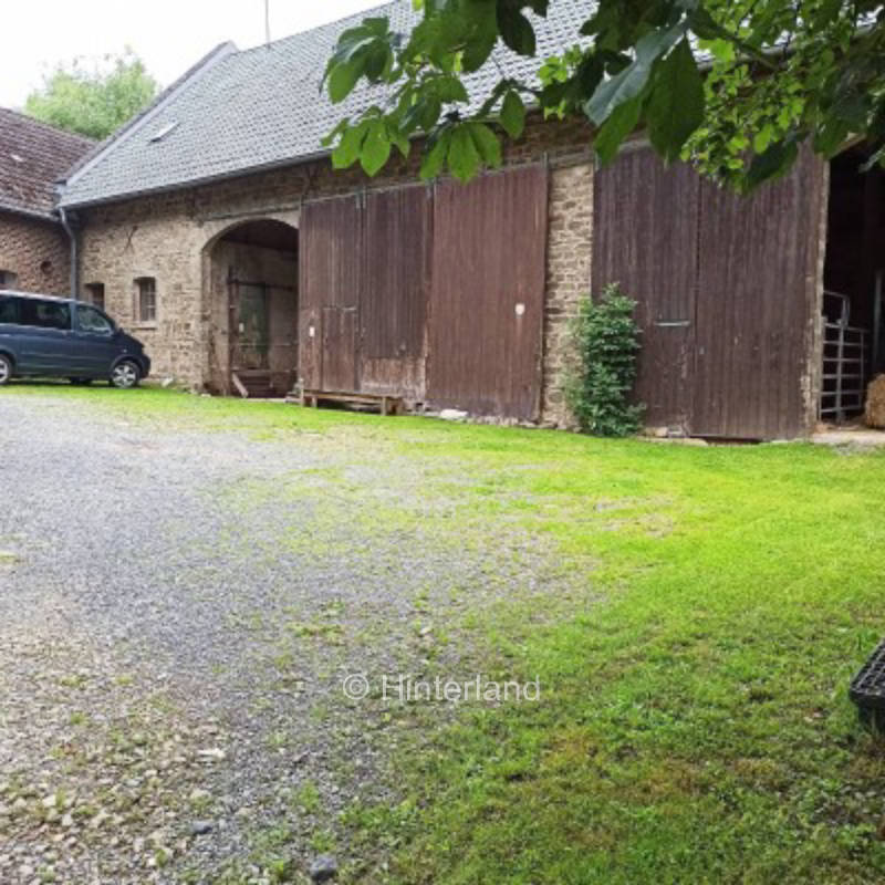 Stellplatz mit Bauernhofidylle auf altem Gutshof