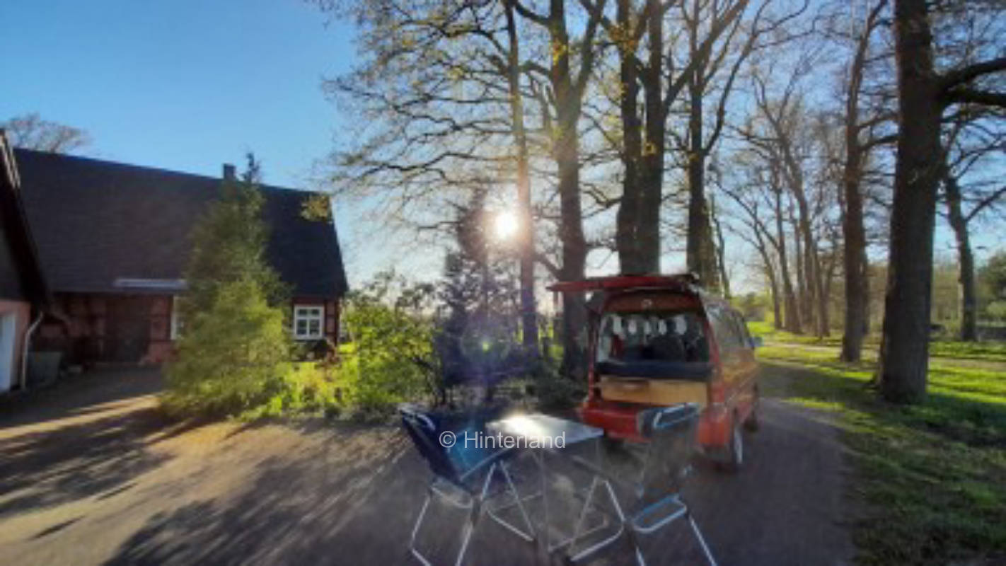 Campen unter Eichen auf dem Hof "Hofglück"