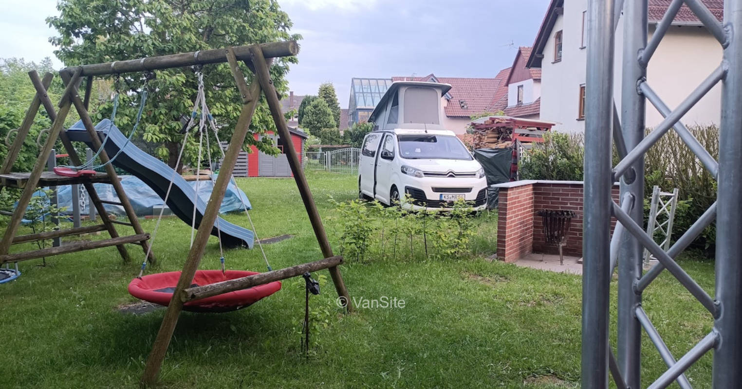 Separates geschlossenes Gartengrundstück direkt hinterm Haus