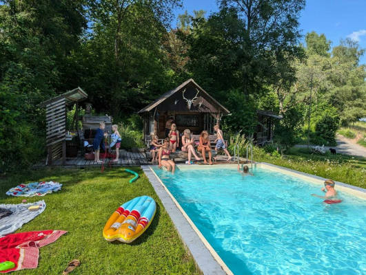 Forsthaus camp mitten im wald