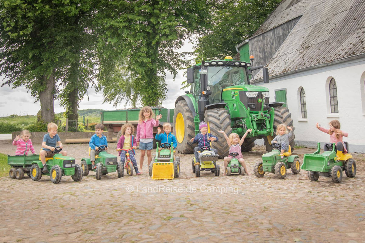 LINDENHOF- BAUERNHOFURLAUB / OSTSEENÄHE
