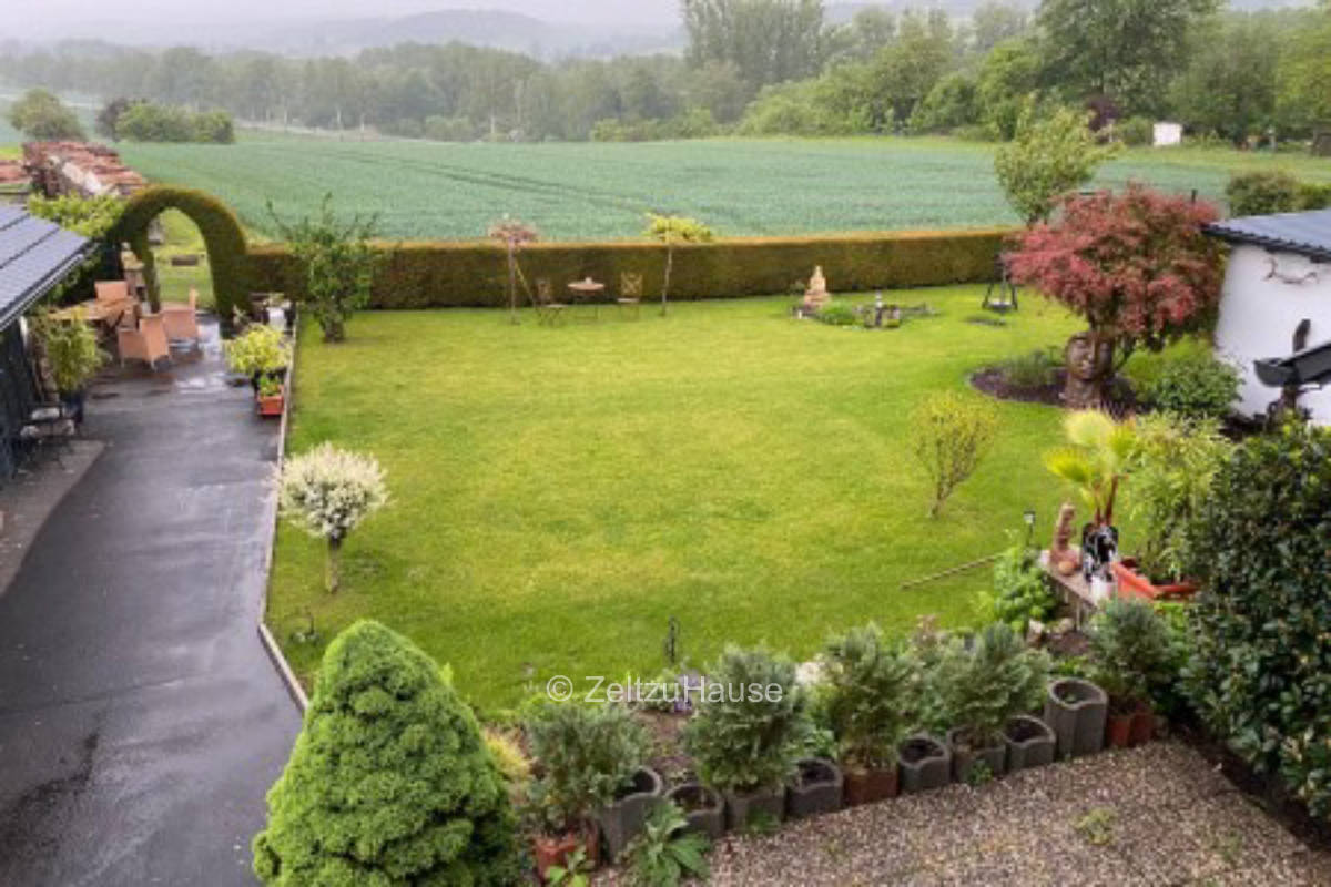 Zelten im Garten mit schöner Aussicht auf den Vogelsberg