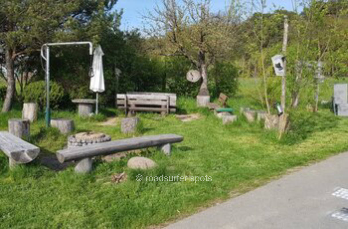 Wiesenstellplatz am Waldrand in Wehrheim