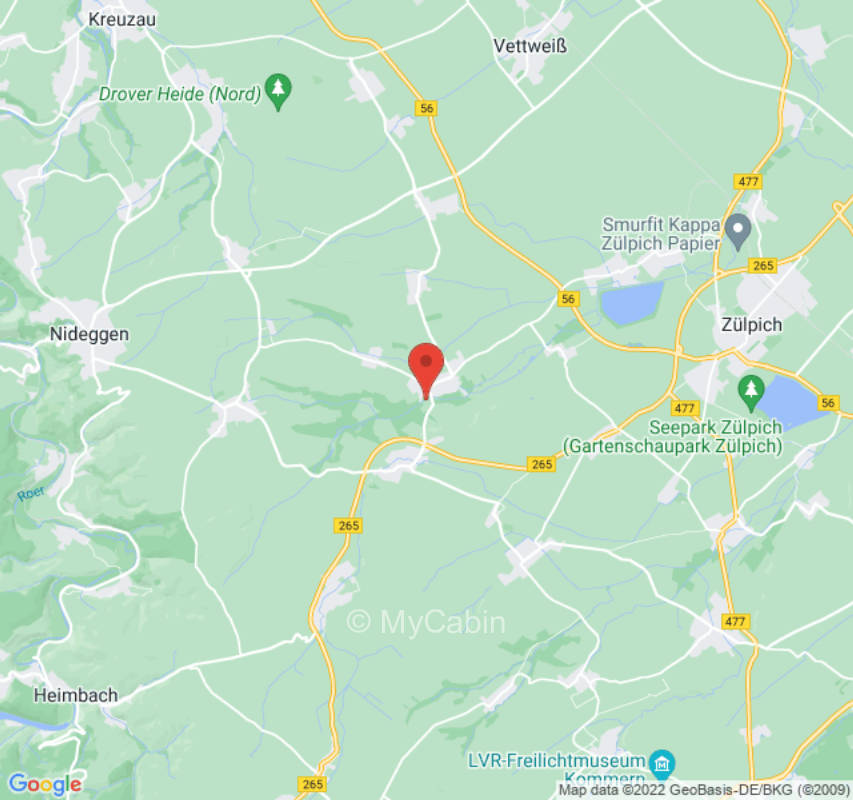 Idyllischer Mühlenhof mit Wasserrad in der Eifel