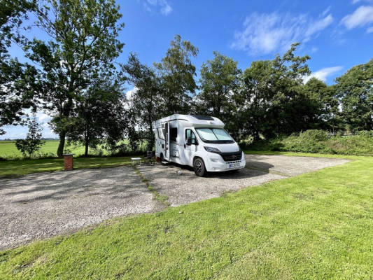 Wohnwagen & Wohnmobilstellplatz in Ihlow