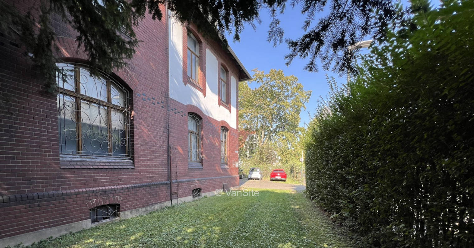 Wiese vor der Villa