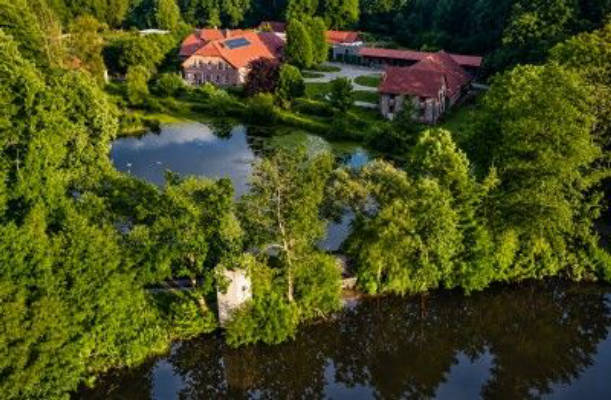 Natur-Camping im Heidekreis: Stellplatz am Teich